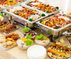 Buffet ou plateaux repas pour vos événements d’entreprise ?